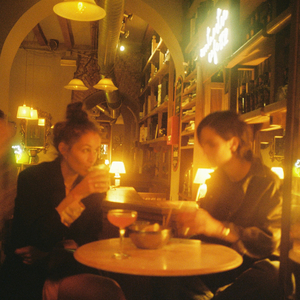 掀起衣服含着奶头揉捏视频
