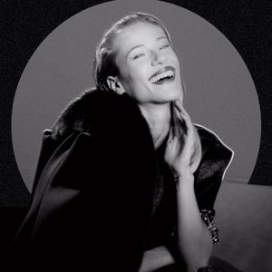 掀起衣服含着奶头揉捏视频
