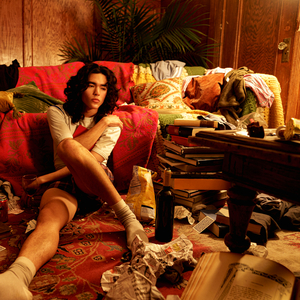 掀起衣服含着奶头揉捏视频
